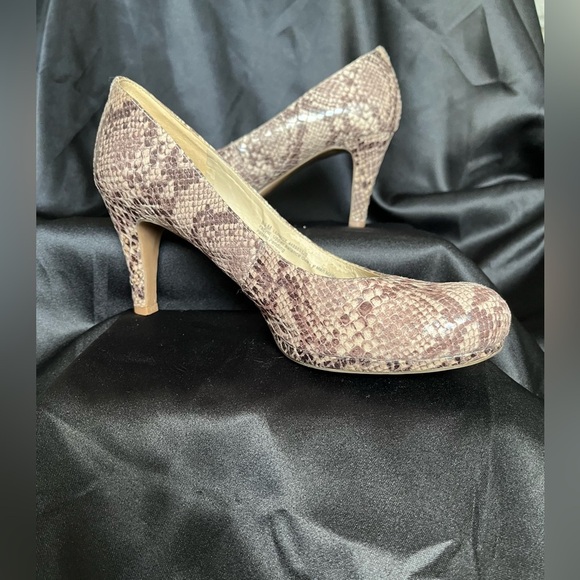 NATURALIZER~SNAKE SKIN PUMPS~8.5 - Picture 7 of 13
